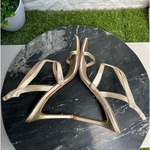 Stuart Weitzman
Women's Soiree 100 High Heel Sandals Metallic finish size 8 - Picture 14 of 16